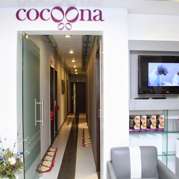 Dr Sanjay Parashar board certified plastic surgeon at Cocoona clinic